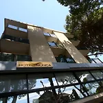 Monica ホテル 2*