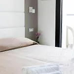 Monica ホテル 2*