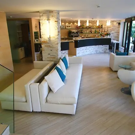 Monica 2* Риччоне