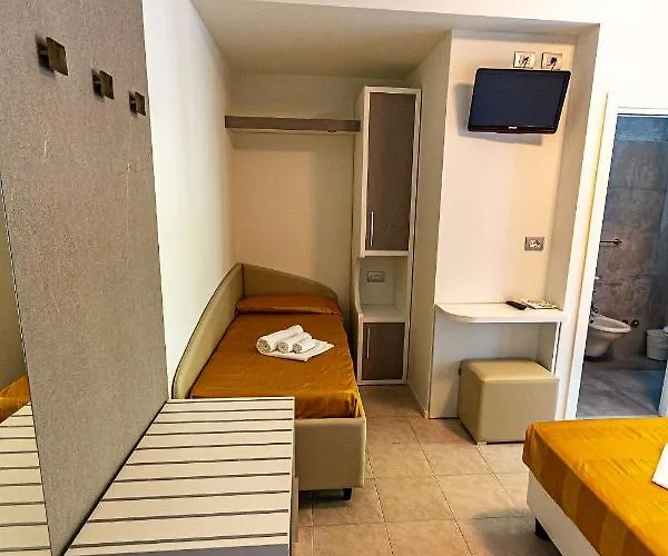 Hotel Monica 2*