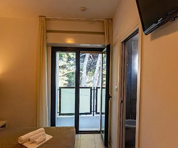 Monica Hotel