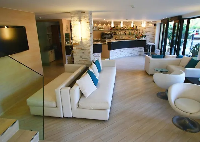 Monica 2* ריצ'יונה