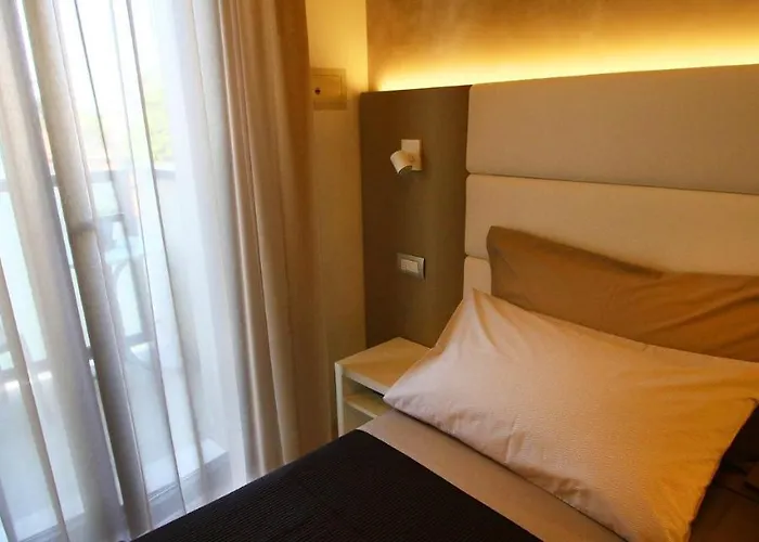 Monica Hotel