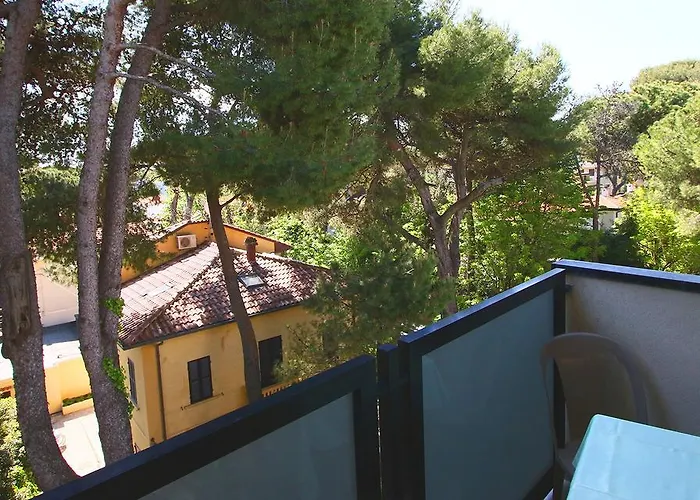 Ξενοδοχείο Monica 2*