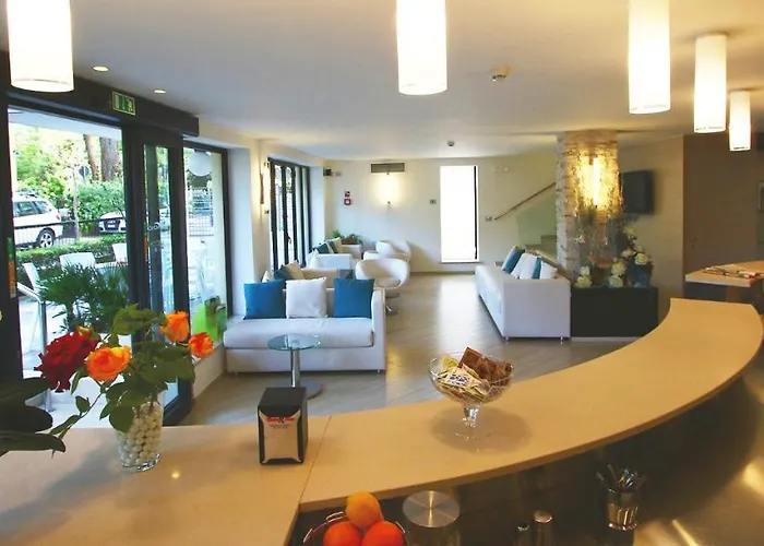 Hotel Monica 2*