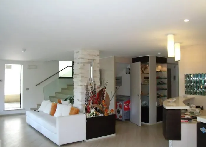Monica Hotel 2*