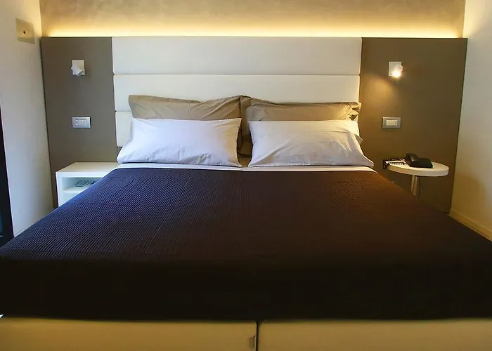 Hotel Monica