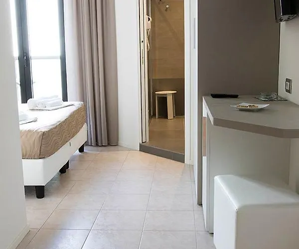 Hotel Monica 2*