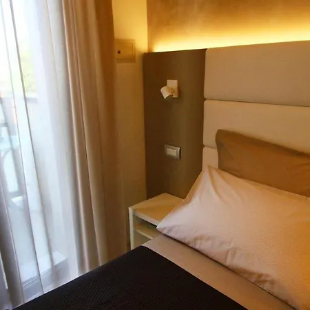 Monica Hotel